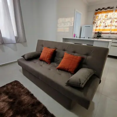 Uma área de estar em Apartamento 1 quarto, Quadra Mar, Climatizado e Reformado