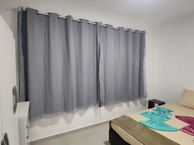Uma cama ou camas num quarto em Apartamento 1 quarto, Quadra Mar, Climatizado e Reformado
