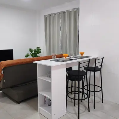 Uma área de estar em Apartamento 1 quarto, Quadra Mar, Climatizado e Reformado