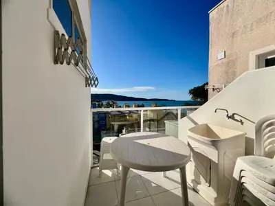 Uma varanda ou terraço em Vista do Mar 1 Quarto- Centro de Bombinhas