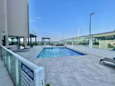 A piscina em ou perto de Dúplex frente ao mar localiza em Bombas