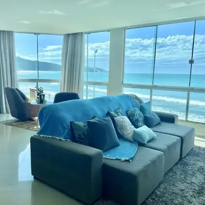 Dúplex frente ao mar localiza em Bombas