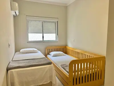 Uma cama ou camas num quarto em Lindo! Apto com piscina na praia de Palmas - CI02J
