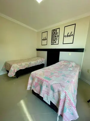 Uma cama ou camas num quarto em Athenas 205