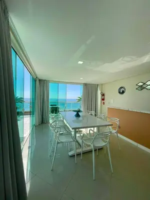 Uma vista do mar geral ou uma vista do mar a partir do apartamento
