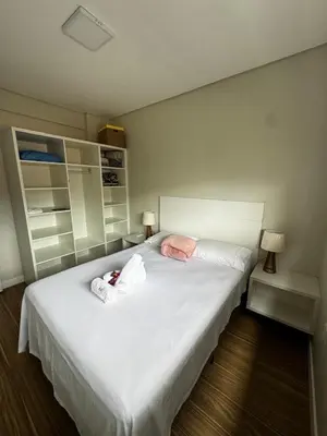 Uma cama ou camas num quarto em Apartamento Lindo em Palmas com Piscina 200m do mar