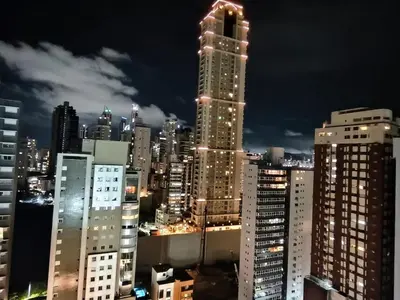 Uma vista geral de Balneário Camboriú ou a vista da cidade a partir do apartamento