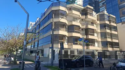 O edifício onde o apartamento está situado