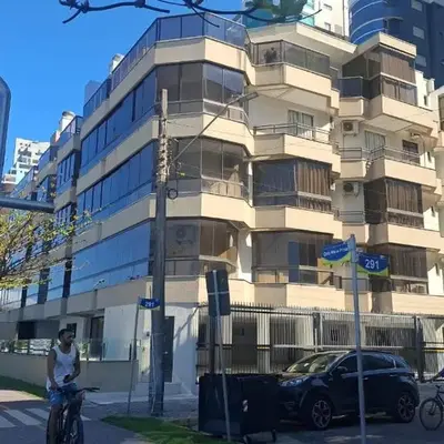 Apartamento a Beira Mar em Meia Praia