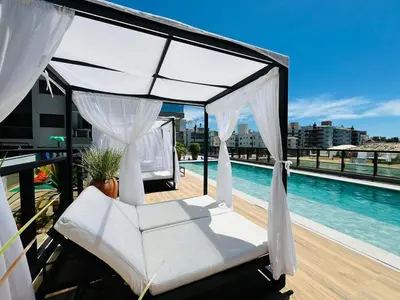 A piscina em ou perto de Oásis do Atlântico Home Clube Apto 1 suíte