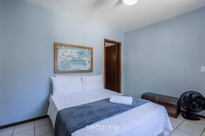 Uma cama ou camas num quarto em Apto em Cond. c/ Piscina a 140 m da Praia RAR0213