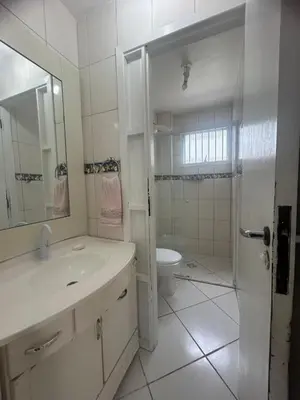 Uma casa de banho em 06 - Apt 2 dormitórios - Melhor local Bombas