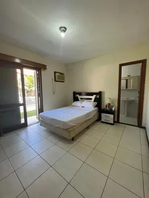 Uma cama ou camas num quarto em Apartmento Quatro Ilhas - Bombinhas with ocean view!