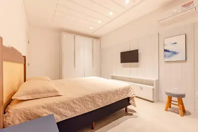 Uma cama ou camas num quarto em Cobertura Duplex com Hidro a 20m da Praia de Bombas