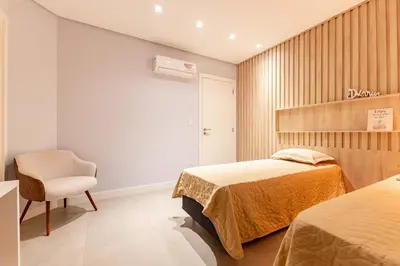 Uma cama ou camas num quarto em Cobertura Duplex com Hidro a 20m da Praia de Bombas
