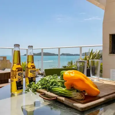 Cobertura Duplex com Hidro a 20m da Praia de Bombas