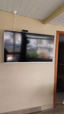 Uma televisão e/ou sistema de entretenimento em Casa centro