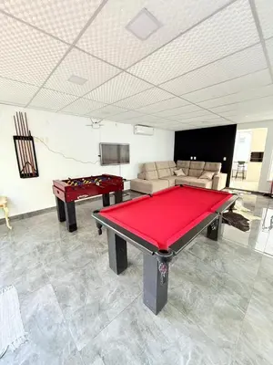 Uma mesa de bilhar em Tripex 250m do Mar com piscina, jacuzzi e muito mais