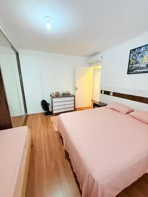 Uma cama ou camas num quarto em Tripex 250m do Mar com piscina, jacuzzi e muito mais