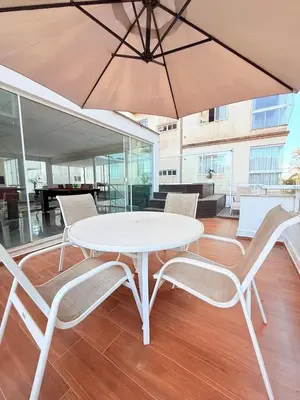 Uma varanda ou terraço em Tripex 250m do Mar com piscina, jacuzzi e muito mais