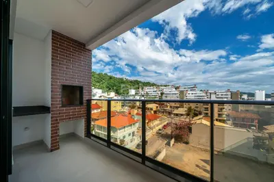 Uma vista geral da montanha ou uma vista da montanha a partir do apartamento