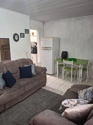 Uma área de estar em Casa em bc para temporada