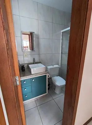 Uma casa de banho em Alugo Apartamento em Itapema