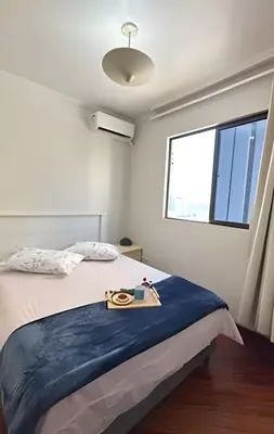 Uma cama ou camas num quarto em Apto Figueiras|3Q,Climatizado,Sacada Churrasqueira