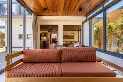 Uma área de estar em Casa Entre Mares
