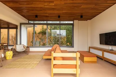 Uma televisão e/ou sistema de entretenimento em Casa Entre Mares