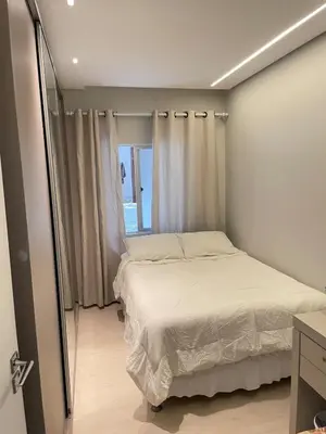 Uma cama ou camas num quarto em Casa nova a 900m da praia! 2 quartos 2 garagens