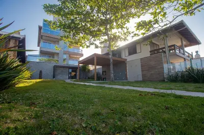 O edifício onde o apartamento está situado