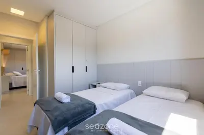 Uma cama ou camas num quarto em Apto c/ Churrasqueira 500m da Praia LPR1304