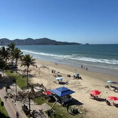 Apartamento Frente Mar na Meia Praia