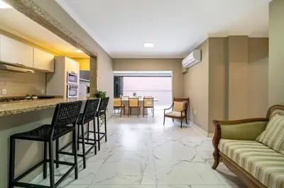 Uma área de estar em Achei Itapema • Monte Carlo AP003, R.279