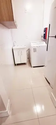 A cozinha ou kitchenette de Apartamento Meia praia 3 suítes, 650m da praia