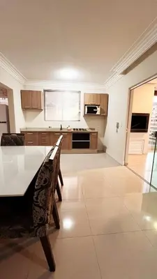 A cozinha ou kitchenette de Apartamento Meia praia 3 suítes, 650m da praia