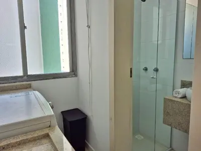 Uma casa de banho em 2 Quartos Beira Mar & Pé na Areia |CURTA213