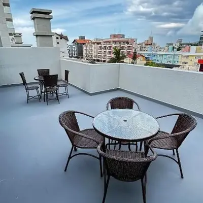 Cobertura a 100 metros do mar em Bombinhas