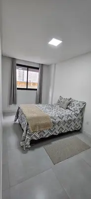 Uma cama ou camas num quarto em Apartamento Mobiliado 6 Lug Ar Condi garagem sacada