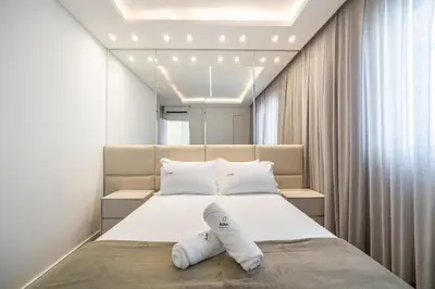Uma cama ou camas num quarto em Achei Itapema • Chatêau Saint Michel, R.302
