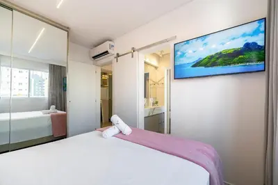 Uma cama ou camas num quarto em Achei Itapema • Chatêau Saint Michel, R.302