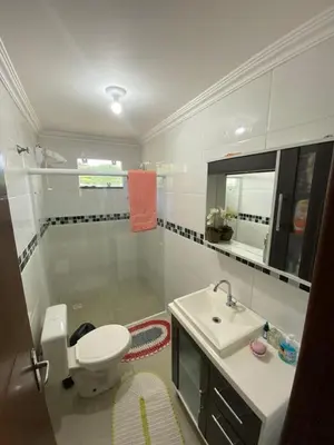 Uma casa de banho em Beautiful house for up to 5 people