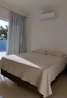 Uma cama ou camas num quarto em Casa linda e espaçosa ao lado do Morro para Bombinhas