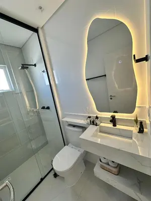 Uma casa de banho em Cobertura Vista Mar-Premium na Meia Praia-12ºandar