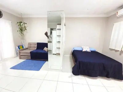 Uma cama ou camas num quarto em Loft a 50 metros Praia central de Bombinhas