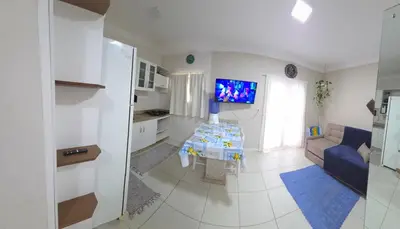 Uma televisão e/ou sistema de entretenimento em Loft a 50 metros Praia central de Bombinhas
