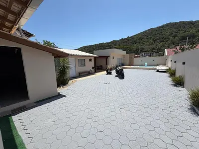 A planta de House with swimming pool, to accommodate up to 14 people
