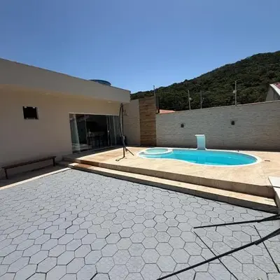 House with swimming pool