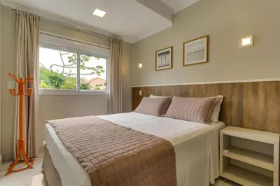 Uma cama ou camas num quarto em Residencial Casa Flora - Centro de Bombinhas